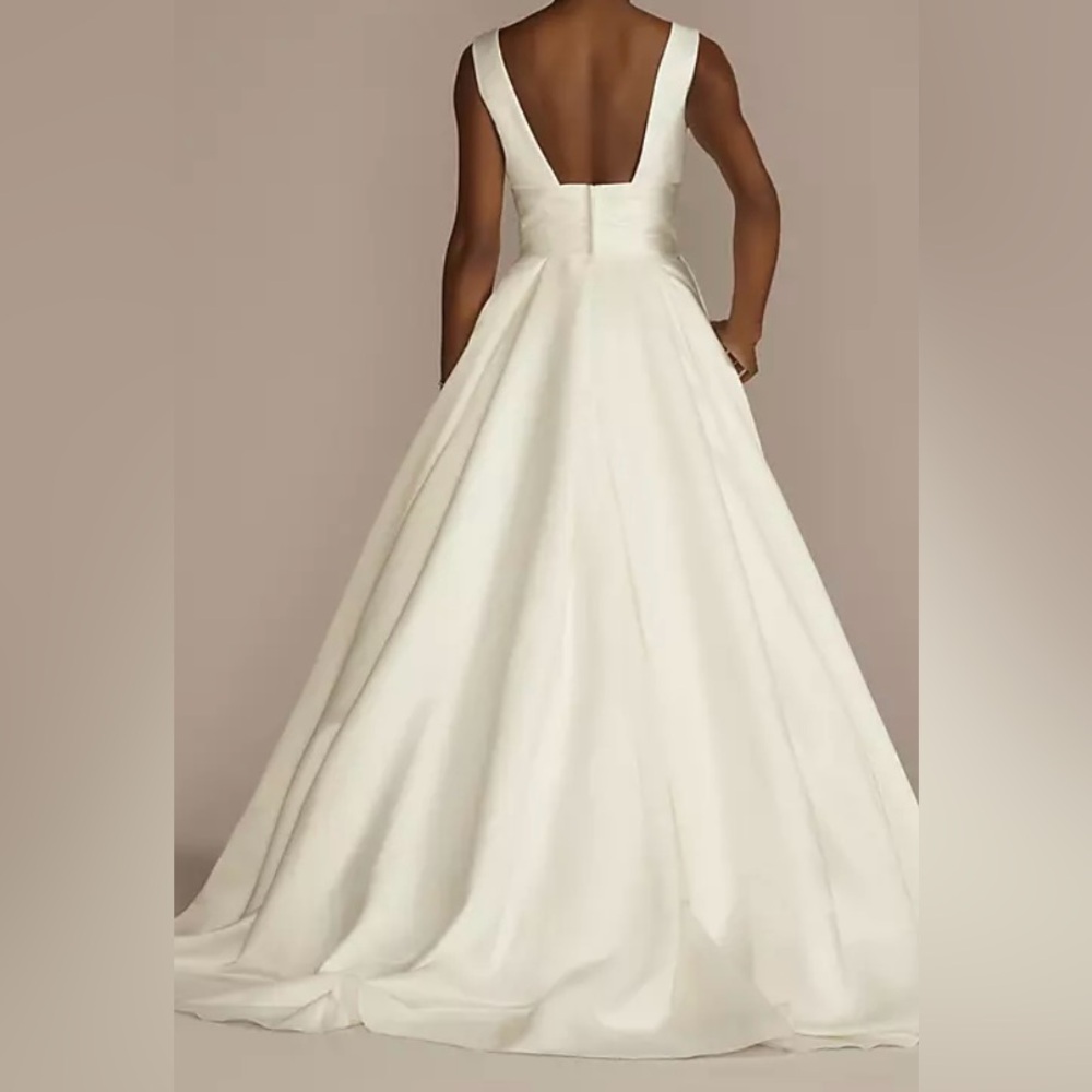 DAVID'S BRIDAL Cummerbund Satin Ball Gown Wedding Dress STYLE# V3848 Size 6 - Picture 3 of 14